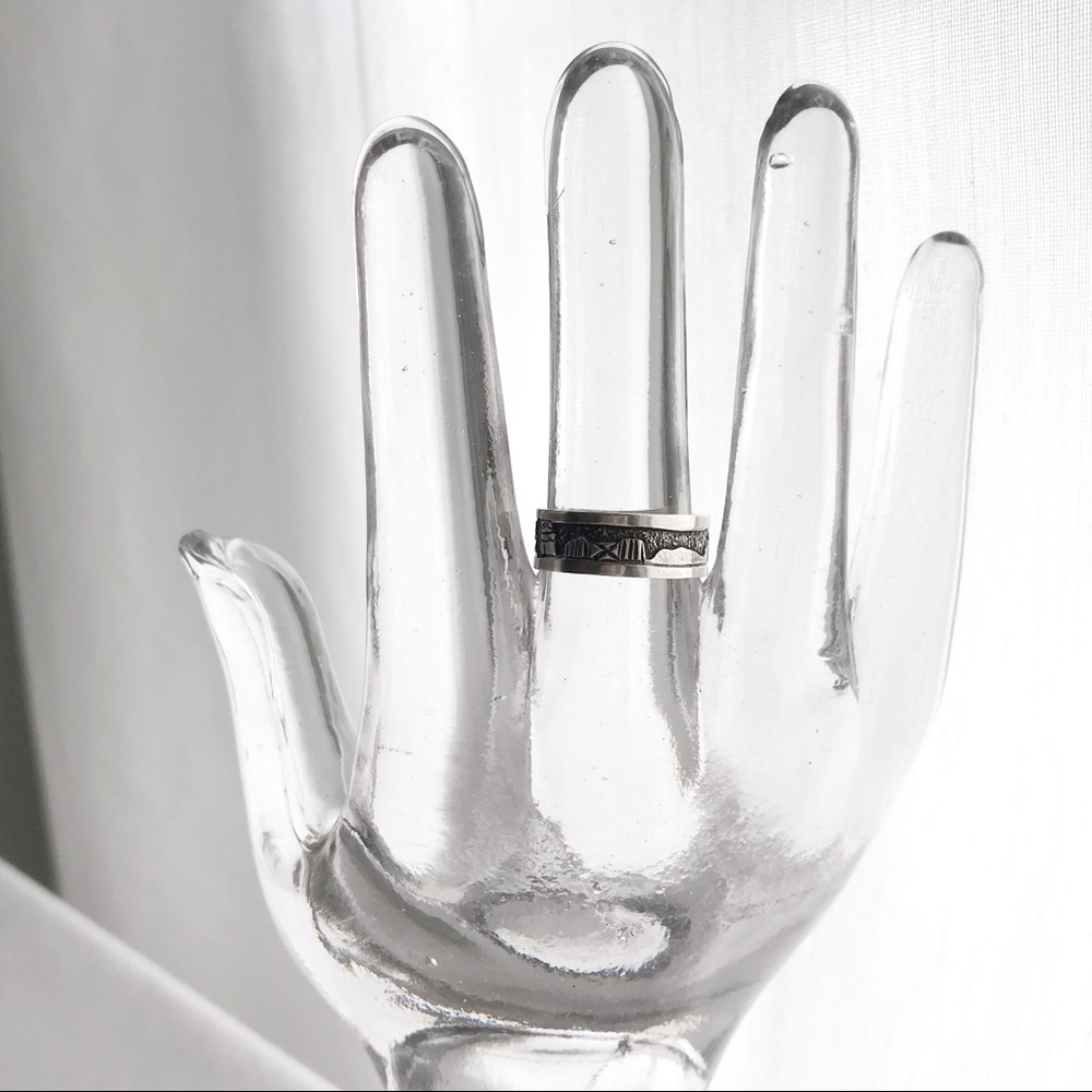 VINTAGE Native Sterling Storyteller Band Ring 7.25 - Picture 6 of 6